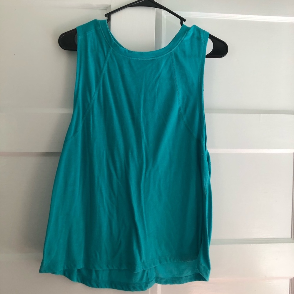 Workout tank with slit in the back
